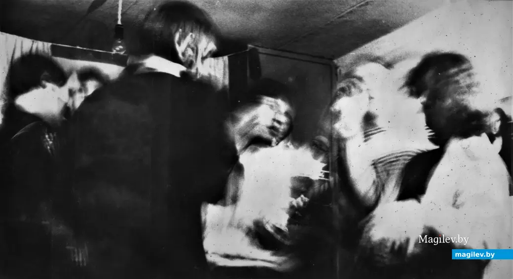Танцы в общежитии №1 (комната 536) ММИ, 1975 год . До саундтрека к «Лихорадке субботнего вечера» еще 2 года.