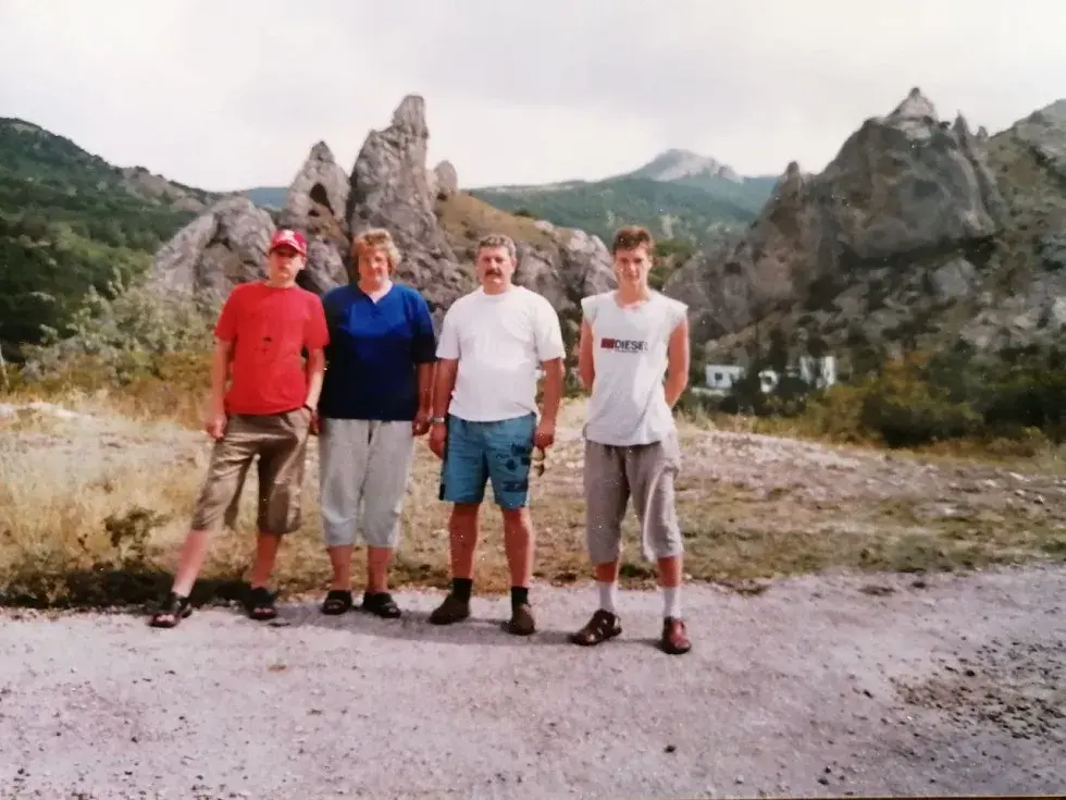 С детьми на экскурсии по Крыму, 1990-е гг.