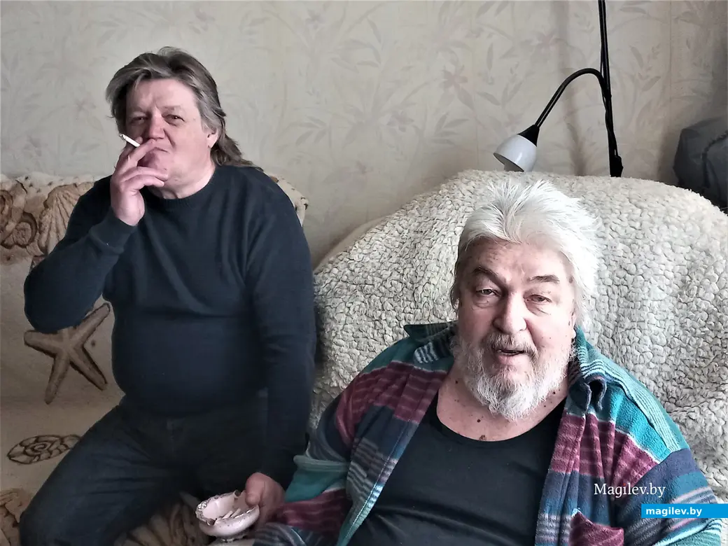 Валерий Козлов в гостях у Александра Шабалина (справа). Могилев, дом солнца, 2020 год.