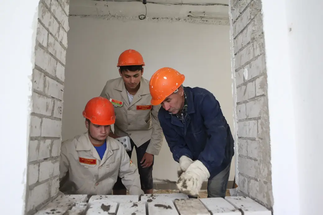 Студотрядовцы на стройке могилевского детсада в Казимировке, 2014 г.