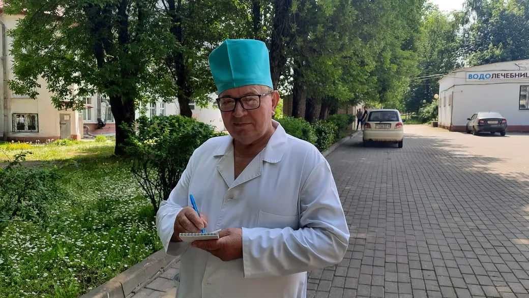 Июнь, 2022 г. Могилев. Владимир Шрубов на территории Могилевской поликлиники №7