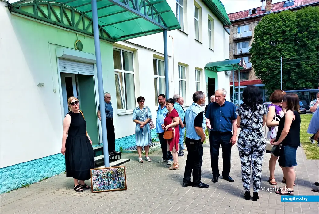 Картина «Не забывайте своих старых друзей!» (у столбика, слева, внизу) появляется не только в минуты радости, но и скорби. Прощай, Ярослав Иванович Климуть! Могилев,