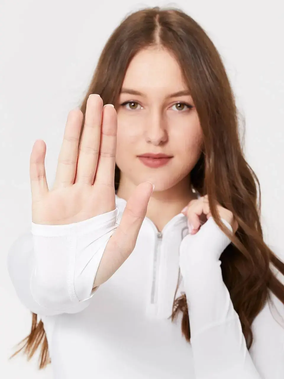 Карина устроилась фотомоделью в теннисный магазин. Подрабатывает там по сей день