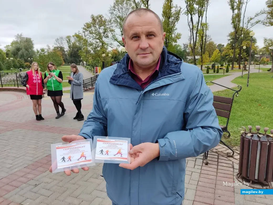 Председатель Могилевского городского ФСК Виктор Шайников. Марафона по скандинавской ходьбе для пожилых людей. Могилев, 30.09.2022 г