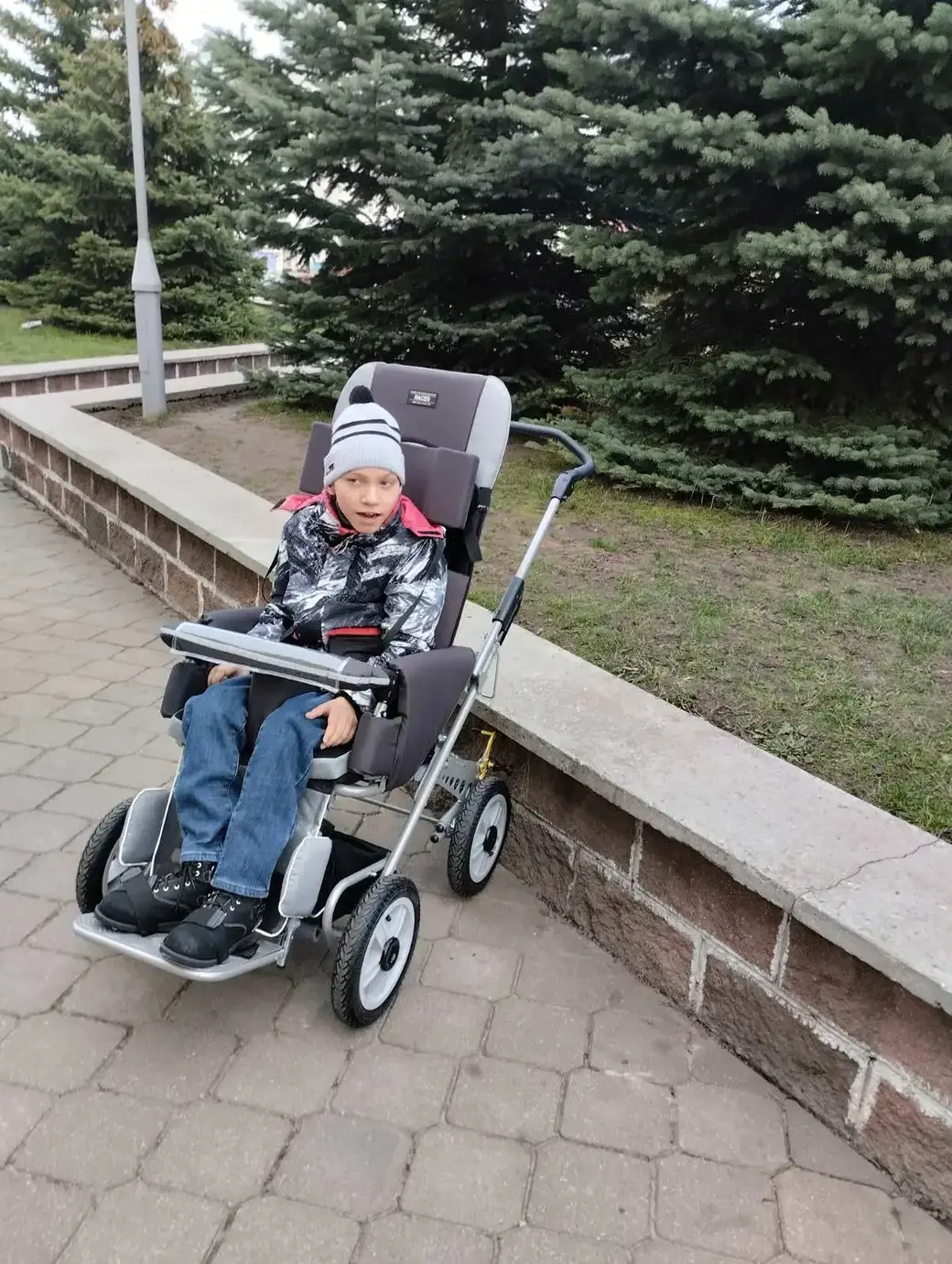 Ваня Ткаченко в новой инвалидной коляске. Фото предоставлено Натальей Ткаченко.