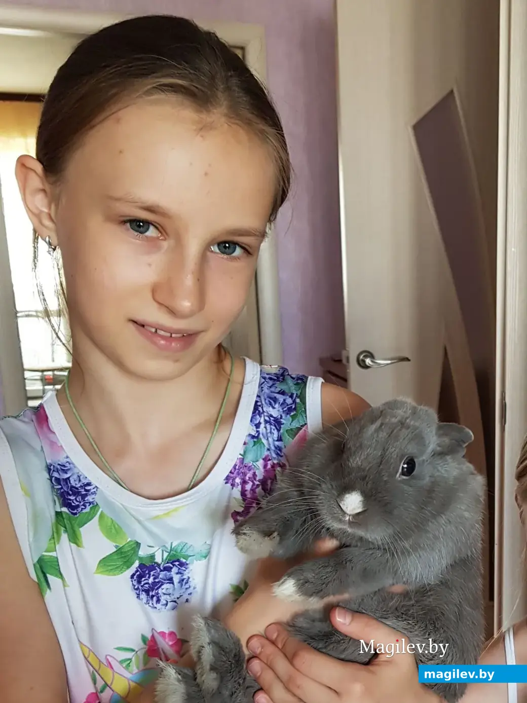Варя с верным другом.