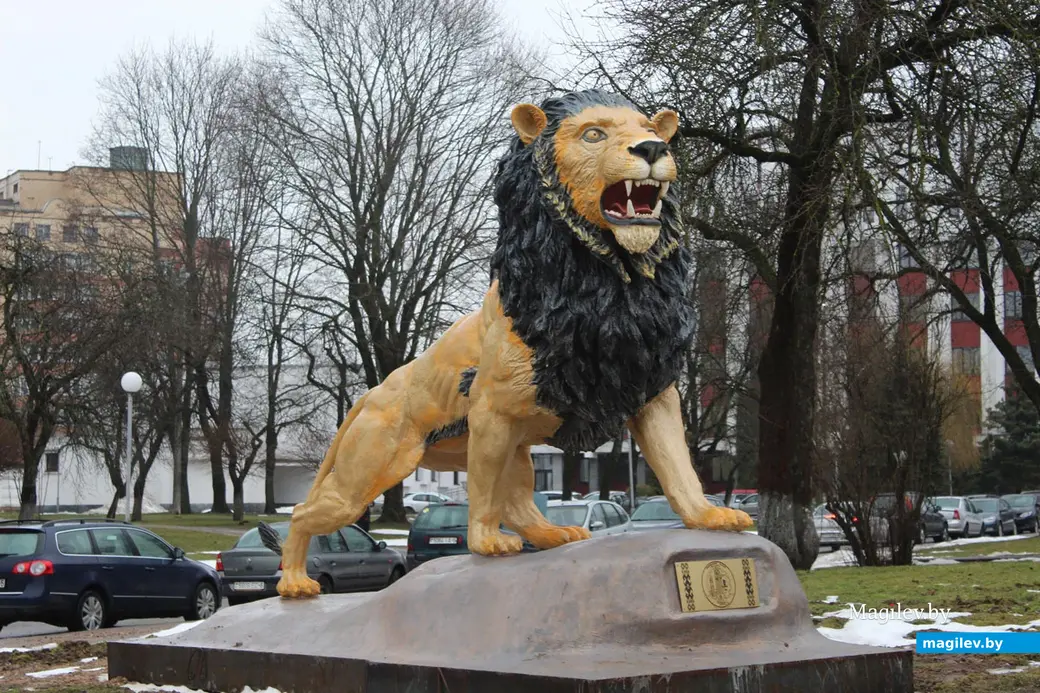 Могилев. «Лев» рядом с мостом по пр. Мира.