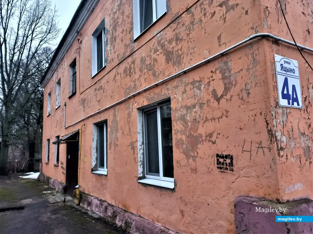 В этом доме, в квартире на втором этаже, уже около полутора десятков лет как не стало одного замечательного человека, с которым автора материала связывали теплые