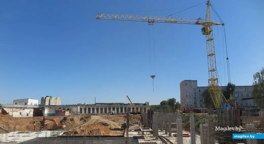 Сентябрь 2022 г. Могилев. Сейчас на территории БСМП полным ходом идет стройка. Фото Ольги Максимовой.