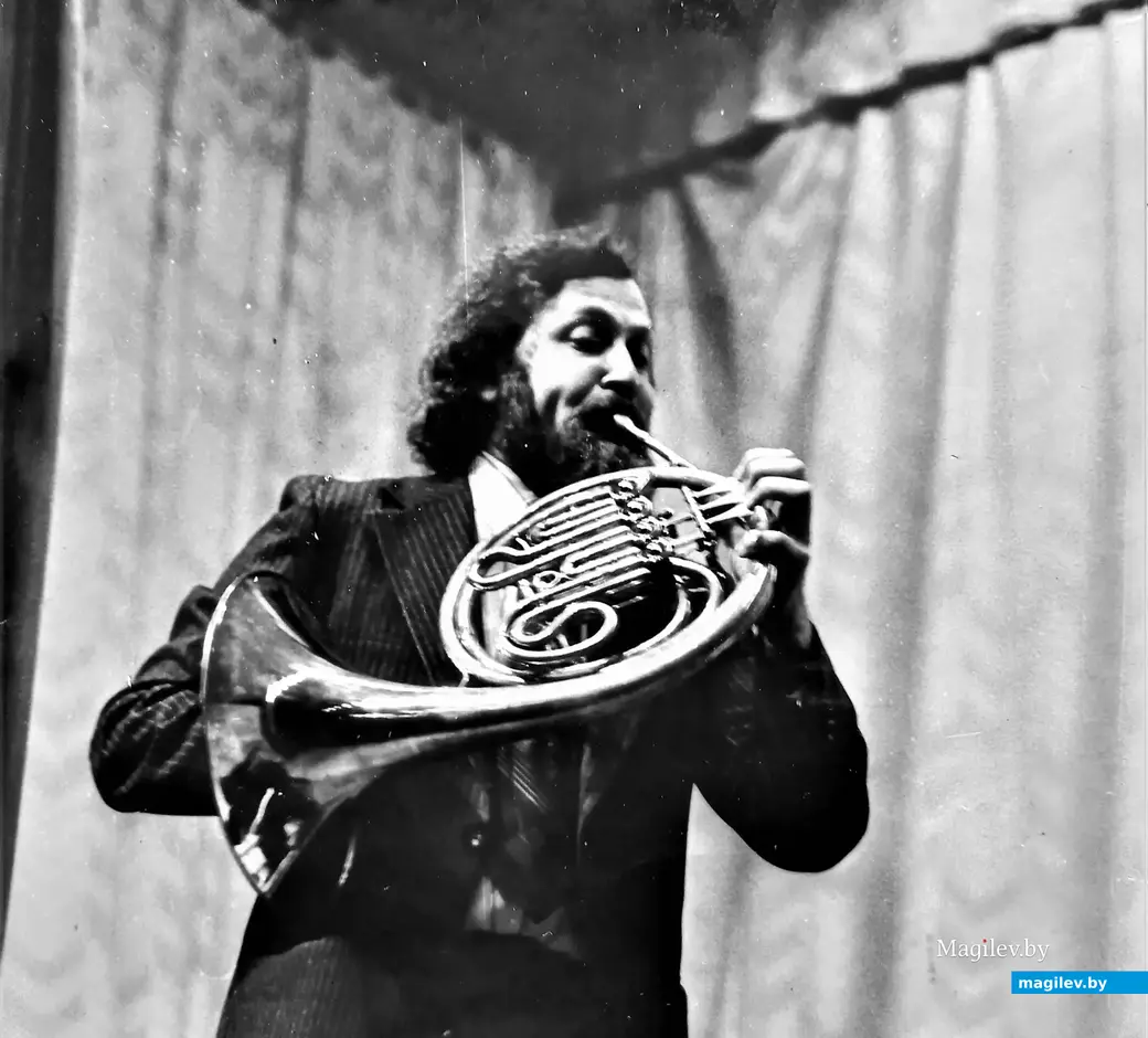 Владимир Браиловский и его валторна. Могилев, музыкальное училище, 1980-е годы.