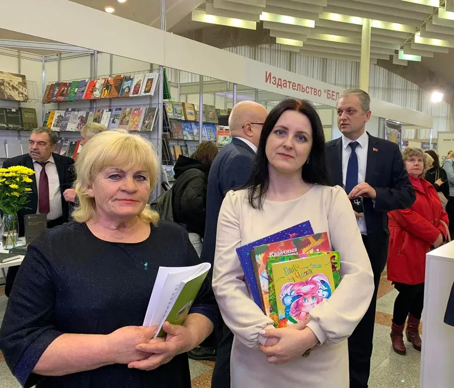 На книжной выставке-ярмарке в Минске писатели Могилёвского областного отделения Союза писателей Беларуси представили творческую программу. Фото с сайта mogilevnews.by