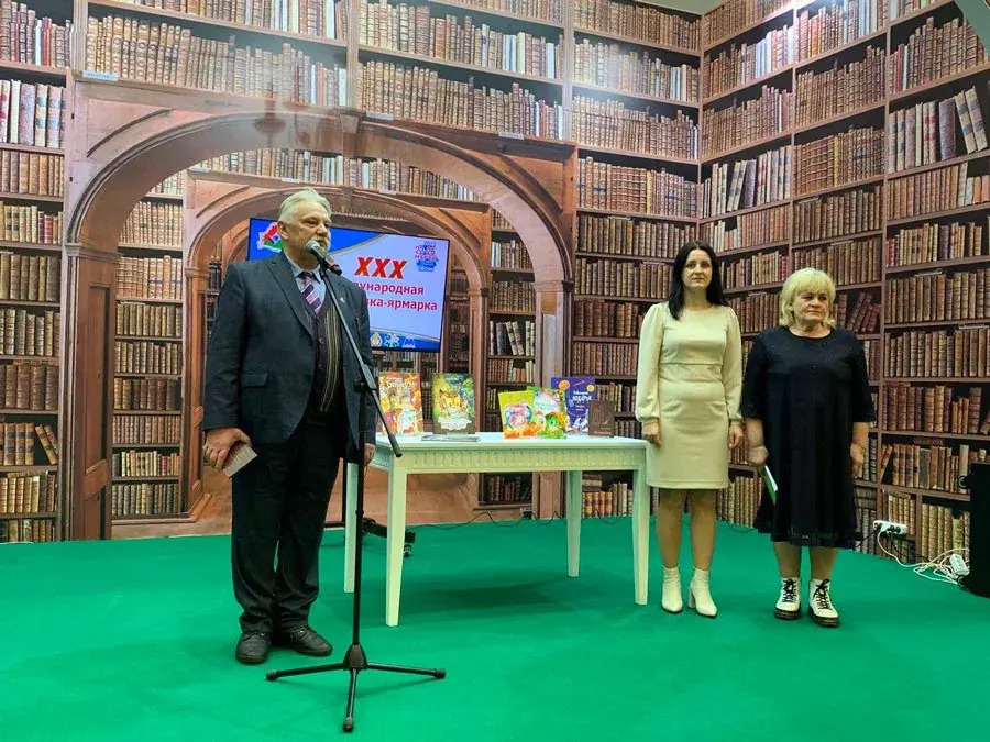 На книжной выставке-ярмарке в Минске писатели Могилёвского областного отделения Союза писателей Беларуси представили творческую программу. Фото с сайта mogilevnews.by
