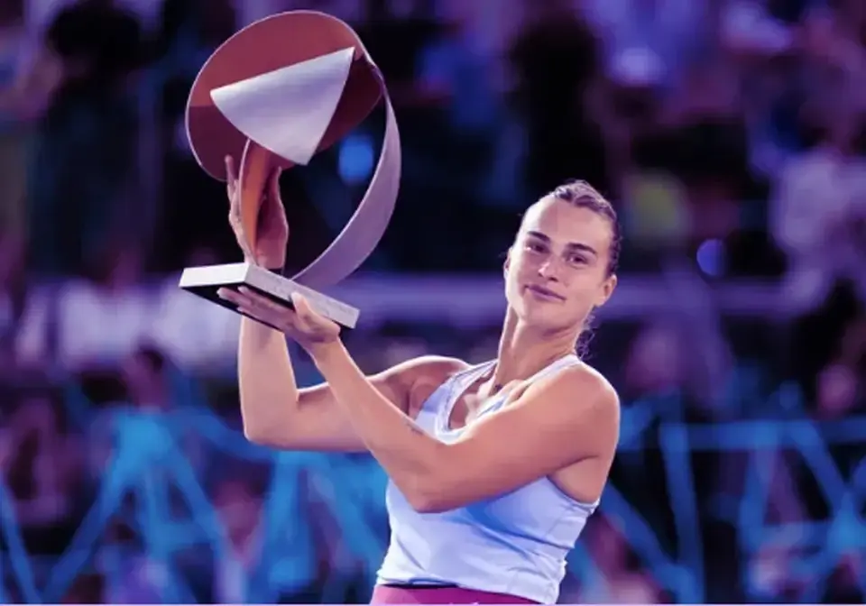 Арина Соболенко с главным призом в Мадриде. Фото: WTA.