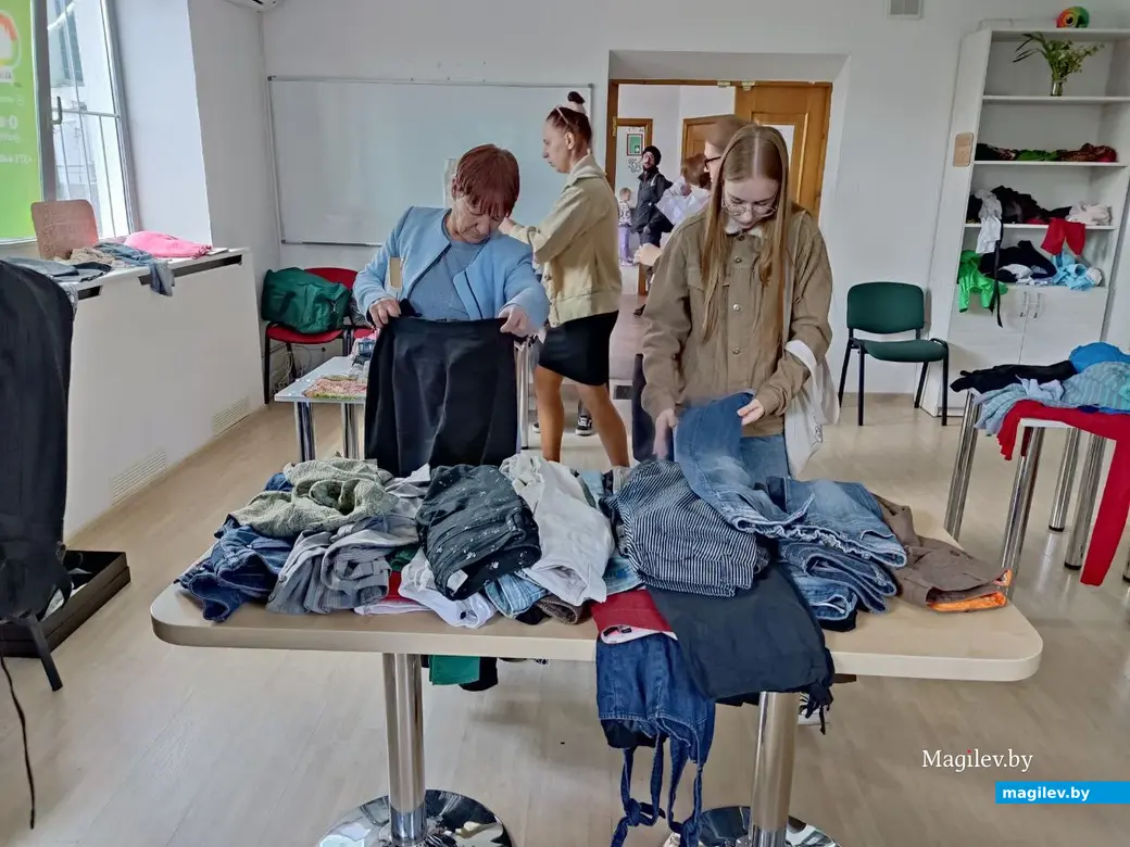 А вдруг именно здесь лежат брюки нашей мечты? Фримаркет, Могилев, 9.05.2023 г.
