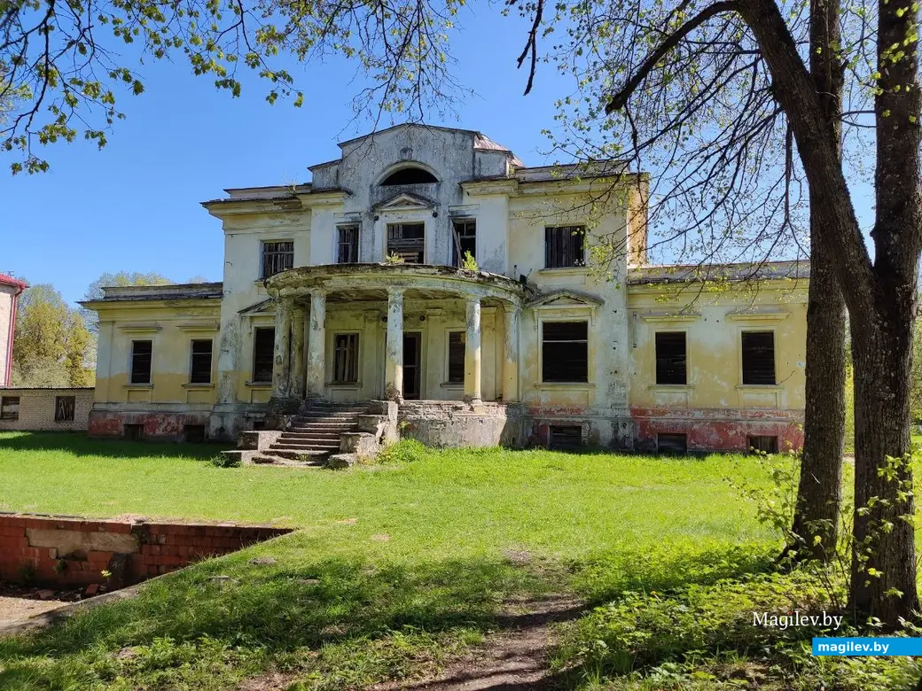 Усадьба графа Толстого. Агрогородок Грудиновка, Быховский район. Май 2023 г.