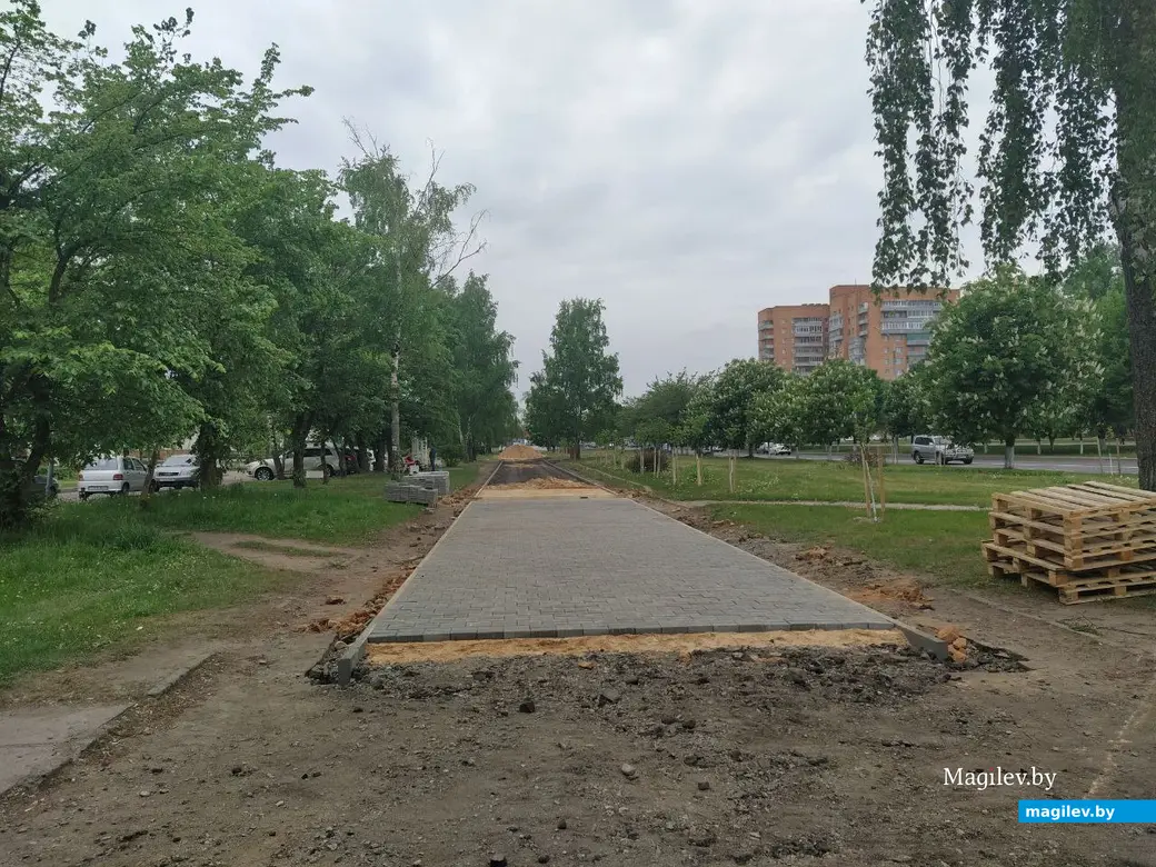 Ремонт тротуара по улице Островского в Могилеве. 18 мая 2023 года.