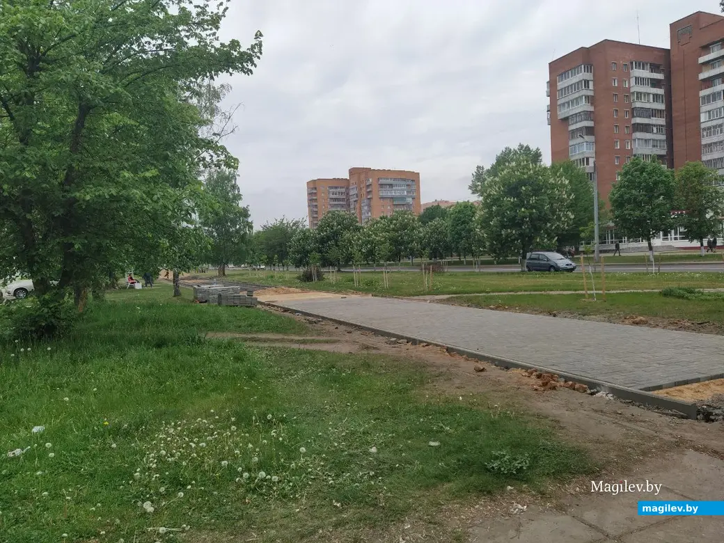 Ремонт тротуара по улице Островского в Могилеве. 18 мая 2023 года.