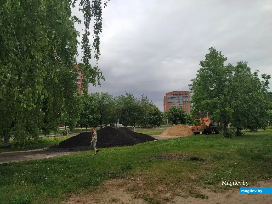 Ремонт тротуара по улице Островского в Могилеве. 18 мая 2023 года.