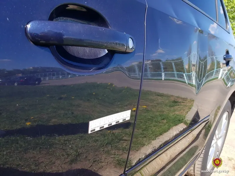 Могилевчанин поссорился с девушкой и сорвал зло на чужом автомобиле. Фото: управление ГКСЭ по Могилевской области.