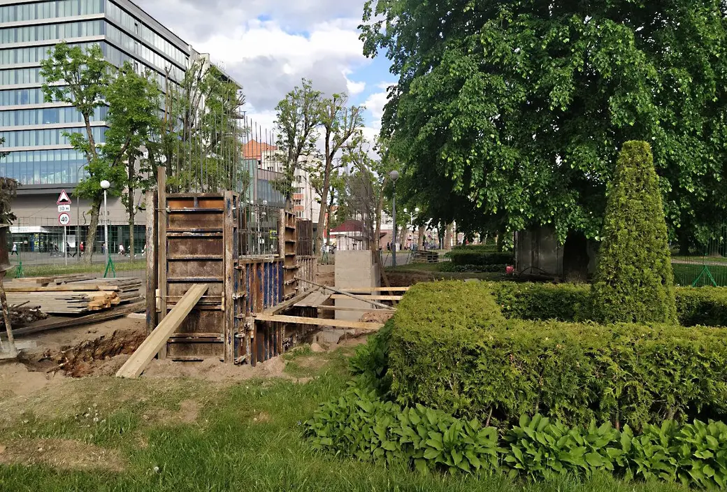 Стройка напротив главпочтамта Могилева. 22 мая 2023 года.