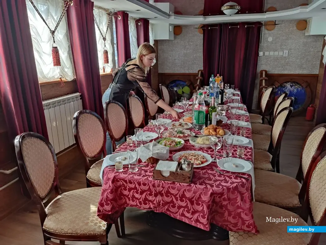 Ресторан «Санта-Мария», Могилев. Бордовый зал. 13.07.2023 г.