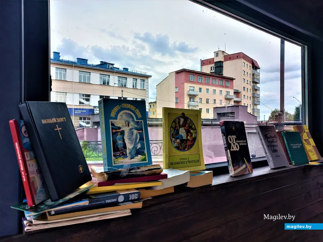 Библиотека под открытым небом «Аптека для души». Могилев, Театральный сквер.