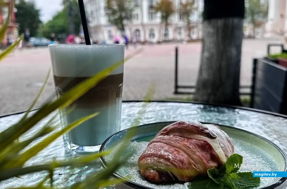 Этот вкусный сет предлагают в рестобаре COLETTE.