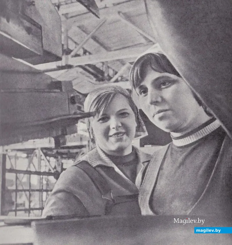 23. Книга «Бобруйск», 1978 год. «Опытные специалисты обучают тех, кто скоро переступит порог