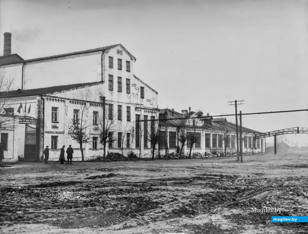 Архивные фотографии Бобруйского винзавода 60-х годов ХХ века. (Бобруйский завод виноградных напитков). Главный корпус винзавода. Снимок из фондов Бобруйского