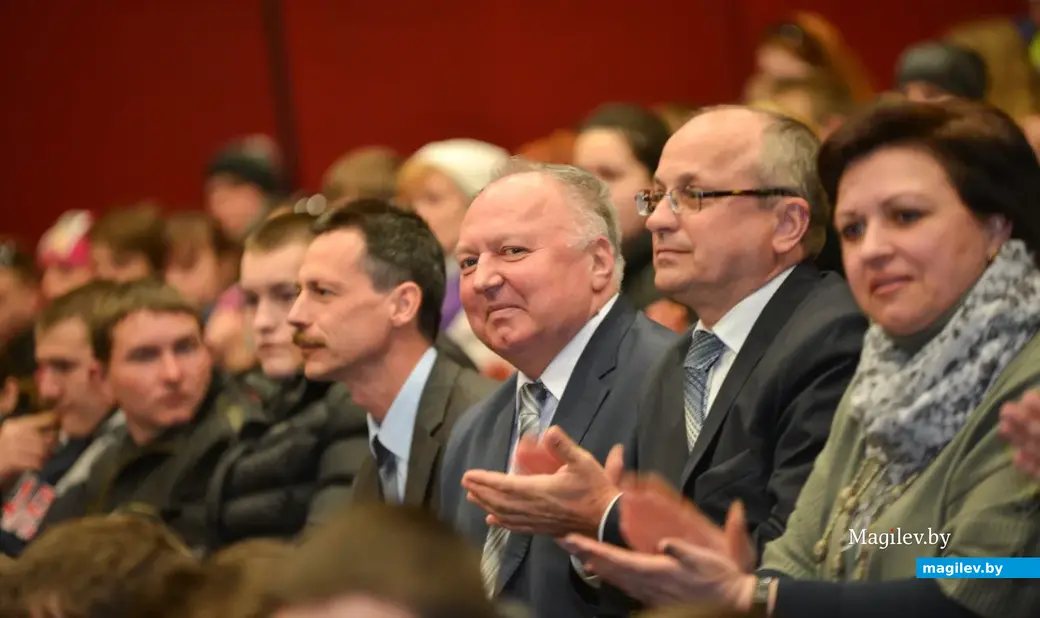 Бобруйск, кинотеатр «Товарищ», 1 апреля 2014 года. Презентация молодёжной лирической комедии «Бобруйск — Дакар». В центре: начальник главного управления идеологической