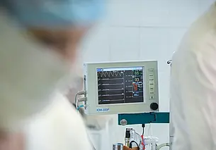 «Я начинал с мытья полов в операционной»