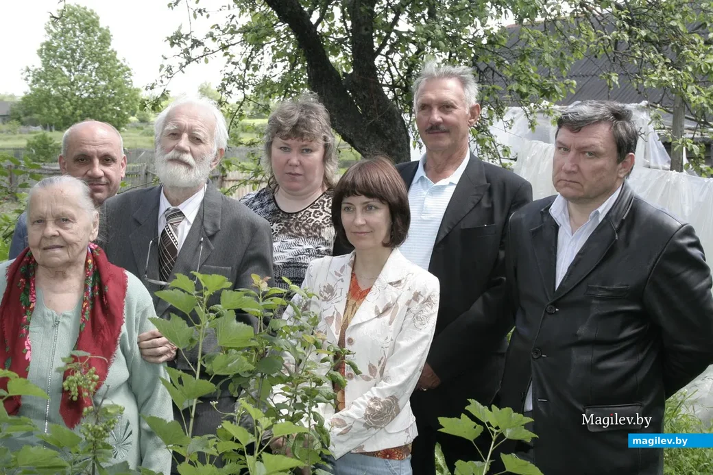 Бабруйскія журналісты і паэты ў гасцях на дачы Міколы Аўрамчыка ў вёсцы Ступяні