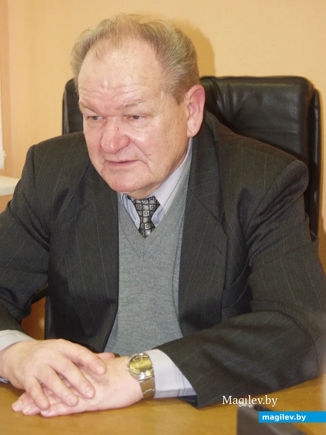 Валентин Белогуров в редакции "Вечернего Бобруйска". 2004 год.