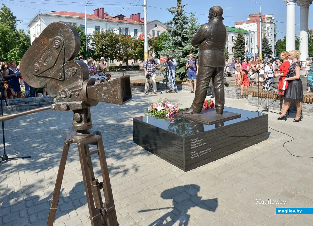 01.07.2016, Бобруйск. Открытие памятника писателю, сценаристу Эфраиму Севеле. Фото Александра