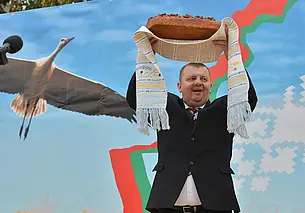 В Беларуси в 4 раза увеличили допустимую стоимость подарков чиновникам