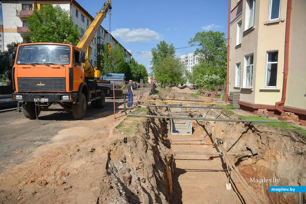 Ремонт теплотрассы на улице Чонгарской. Фото: Александр Чугуев, архив редакции.
