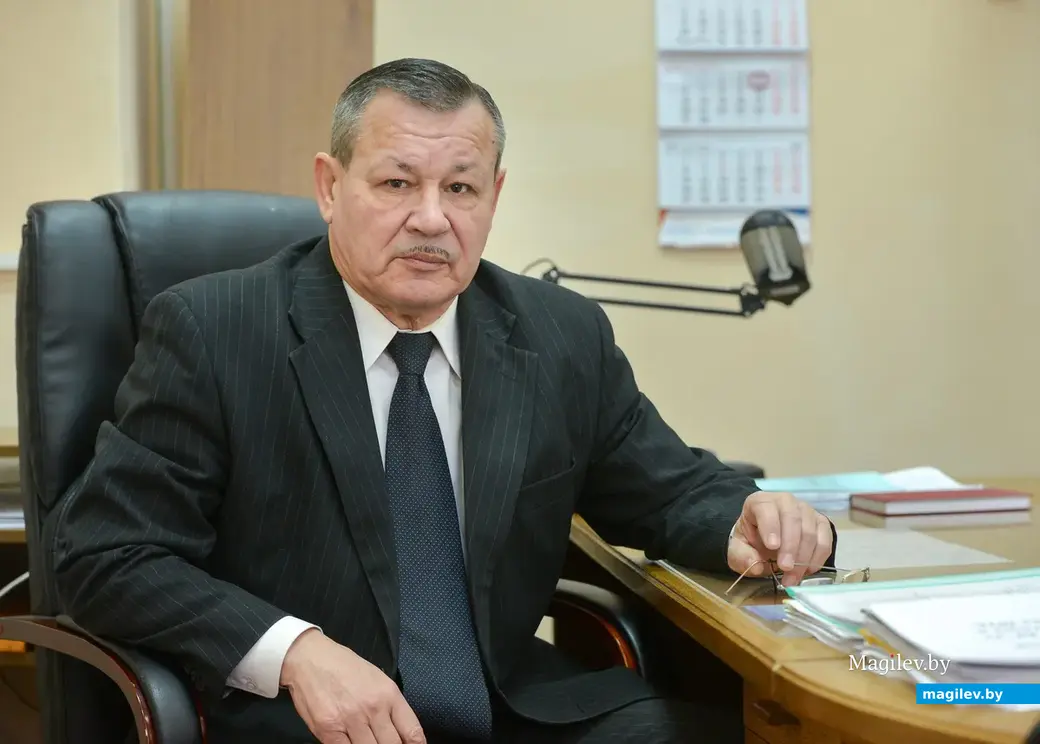 Михаил Григорьевич Бондаренко в бытность директором Бобруйского филиала БГЭУ.