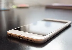 Министр образования прокомментировал запрет на мобильные телефоны в школах