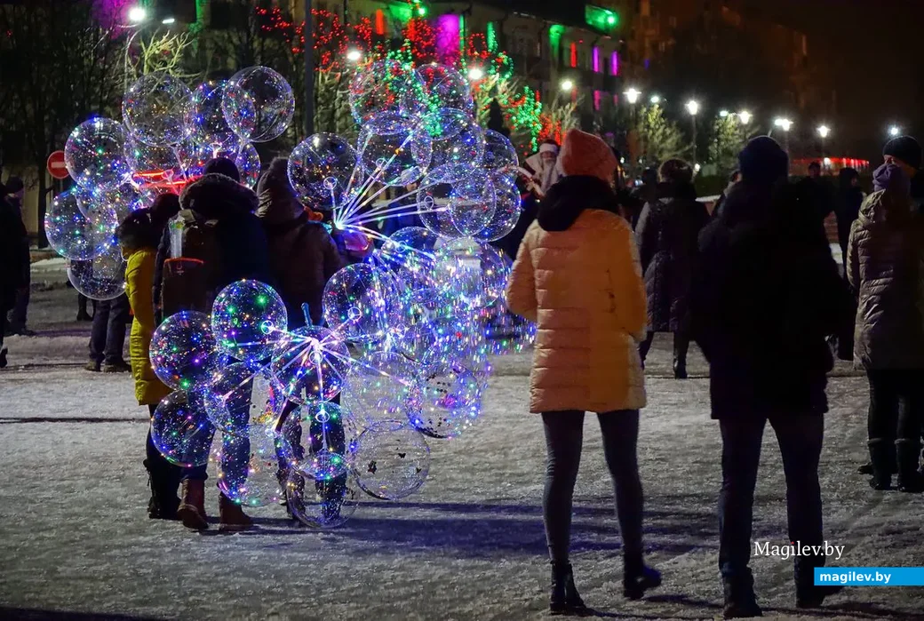 30.12.2018. Новогодняя иллюминация на площади имени В.И.Ленина