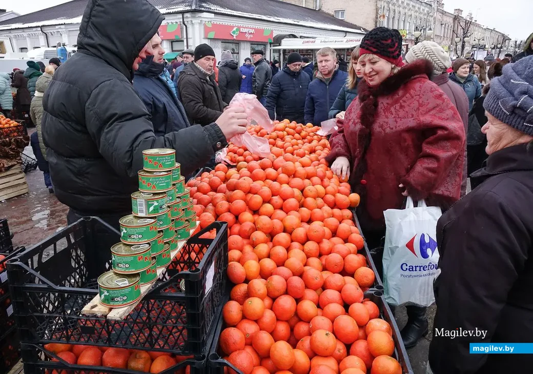 30.12.2018. Предновогодний ажиотаж на центральном рынке. Торговля мандаринами