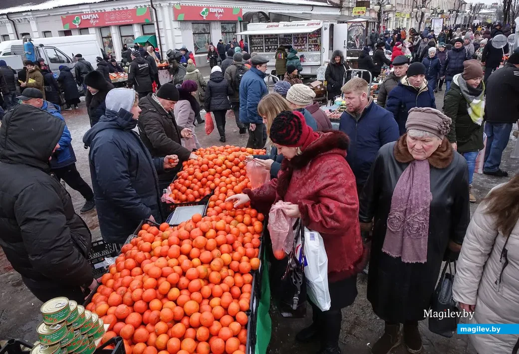 30.12.2018. Предновогодний ажиотаж на центральном рынке. Торговля мандаринами