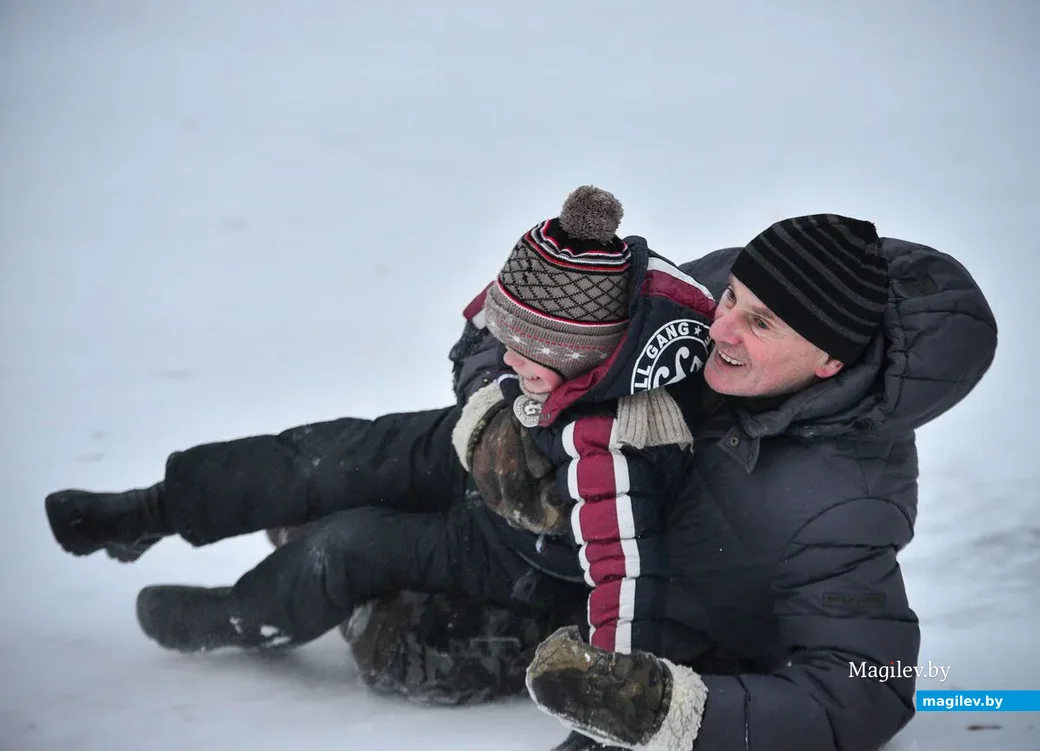 5-летний Леша пришел покататься с дедушкой Сергеем Ивановым