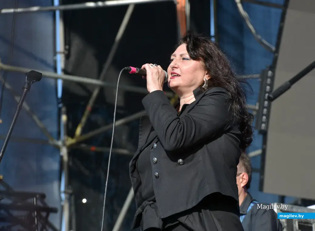 6.07.2018, Бобруйск. БИ-2 FEST. Поет Ольга Петрыкина., «Солнечная сторона». Фото Александра Чугуева