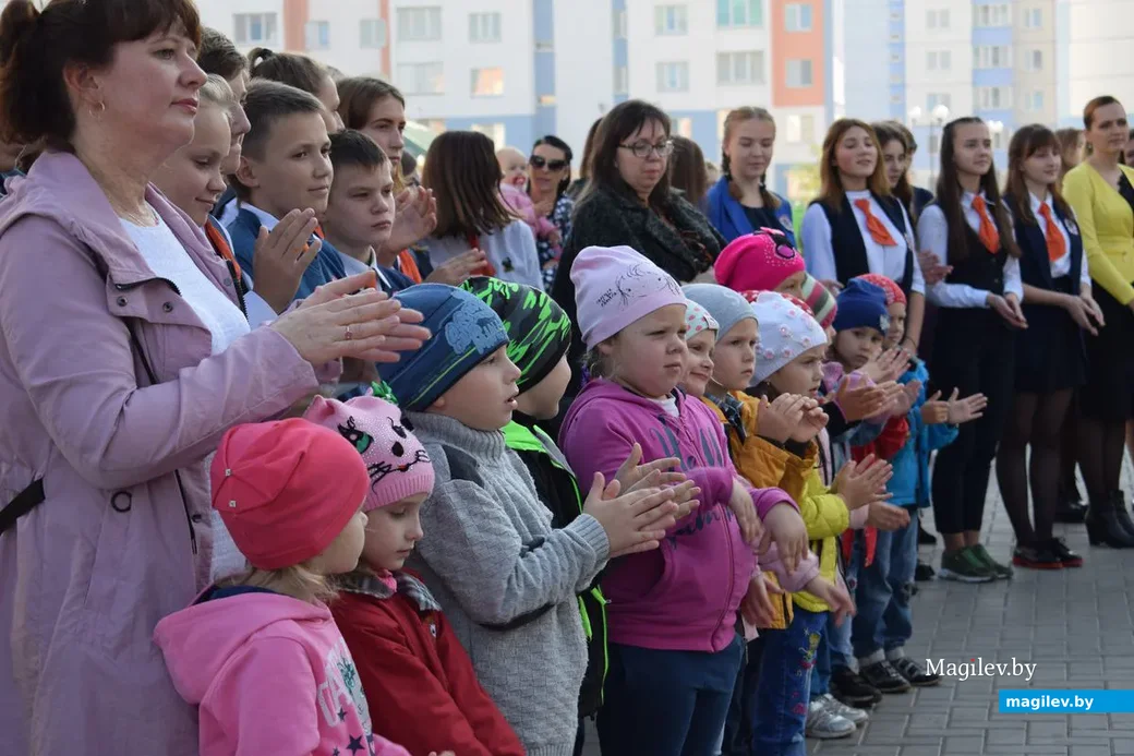 Жители микрорайона «Западный» пришли на открытие бассейна.