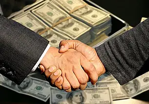 Друг просит крупную сумму в долг