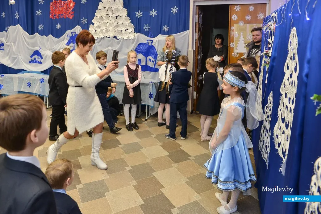 18.12.2018. В гимназии №2 прошел конкурс на лучшее новогоднее оформление кабинета, организованный
