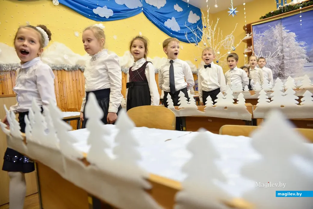 18.12.2018. В гимназии №2 прошел конкурс на лучшее новогоднее оформление кабинета, организованный