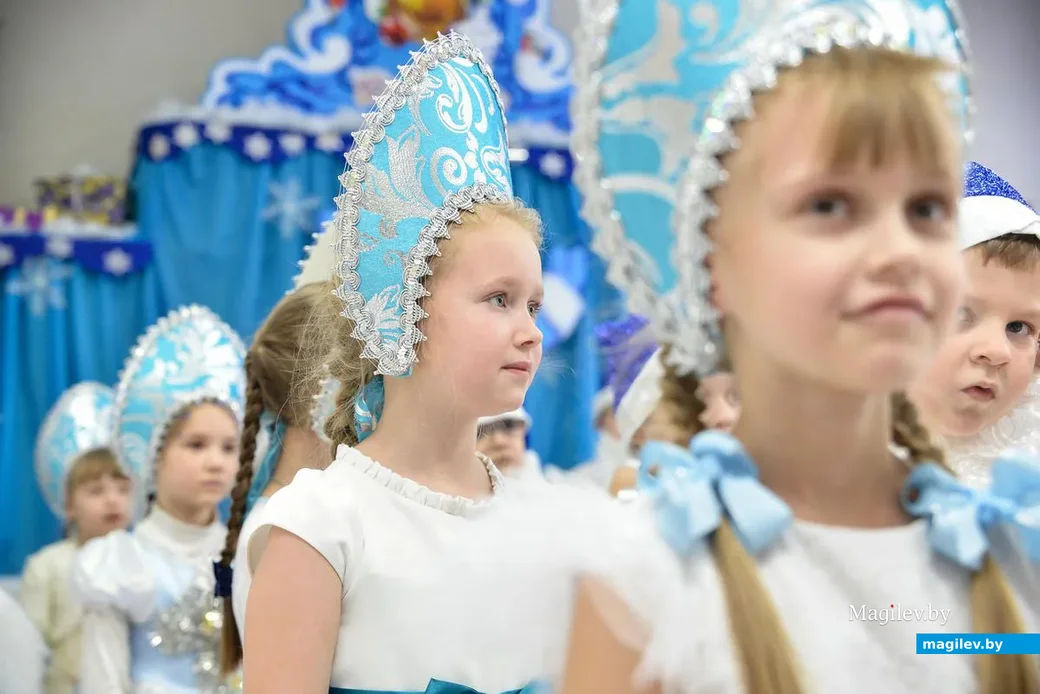 18.12.2018. В гимназии №2 прошел конкурс на лучшее новогоднее оформление кабинета, организованный