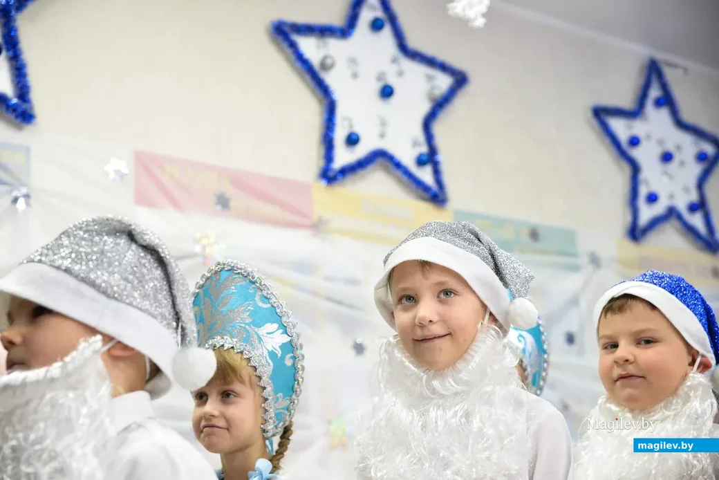 18.12.2018. В гимназии №2 прошел конкурс на лучшее новогоднее оформление кабинета, организованный