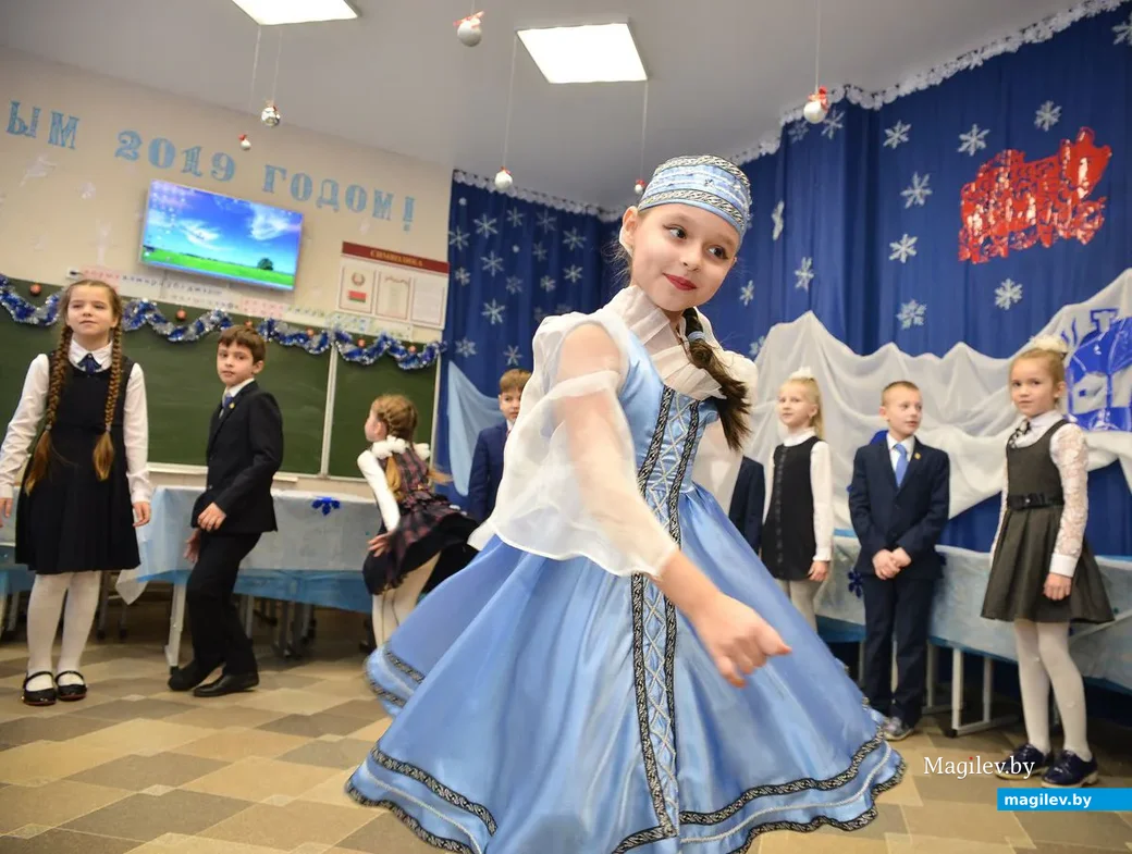 18.12.2018. В гимназии №2 прошел конкурс на лучшее новогоднее оформление кабинета, организованный